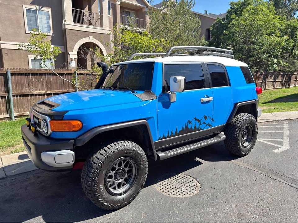 2007 Toyota FJ Cruiser · 4X4 in Denver, CO (photo 1)