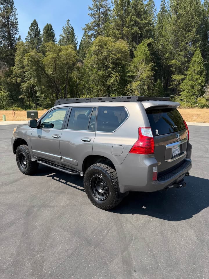 2011 Lexus GX · GX 460 Premium Sport Utility 4D in Grass Valley, CA (photo 5) — photo 5
