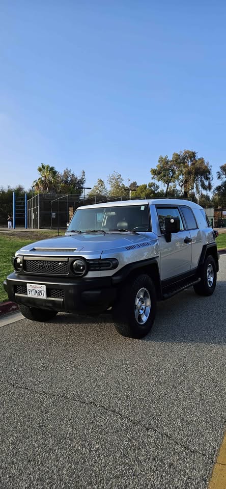 2008 Toyota FJ Cruiser · Sport Utility 2D — photo 2