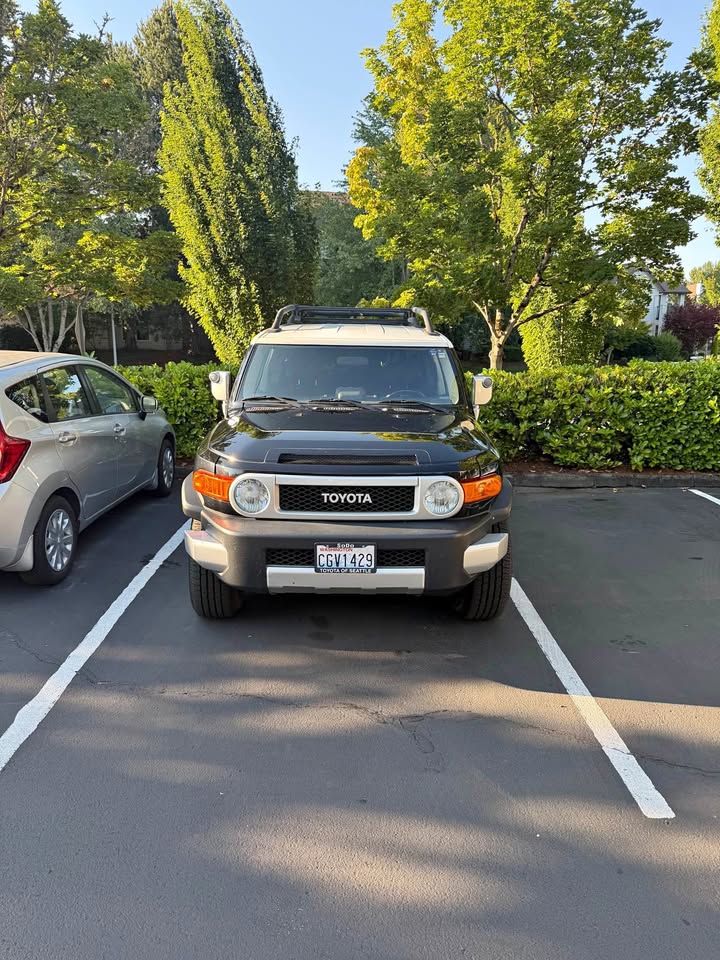 2008 Toyota FJ Cruiser · Sport Utility 2D in Seattle, WA (photo 1)