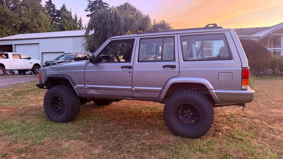 2000 Jeep Cherokee XJ 4x4 - Lifted in Kalama, WA (photo 3)