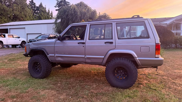 2000 Jeep Cherokee XJ 4x4 - Lifted — photo 3
