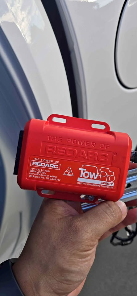Redarc brake controller in Spring Valley, CA (photo 1) — photo 1
