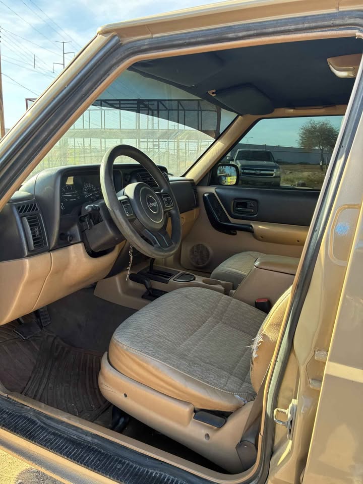 1998 Jeep Cherokee XJ in Phoenix, AZ (photo 4) — photo 4