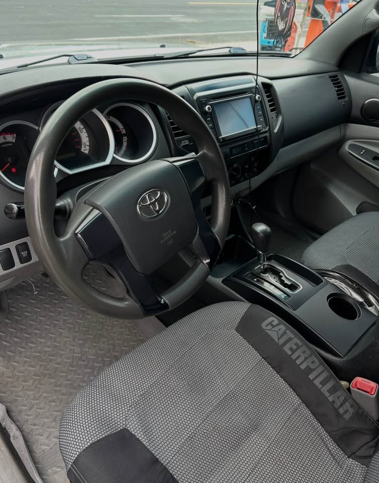 2014 Toyota Tacoma V6 (photo 8) — photo 8