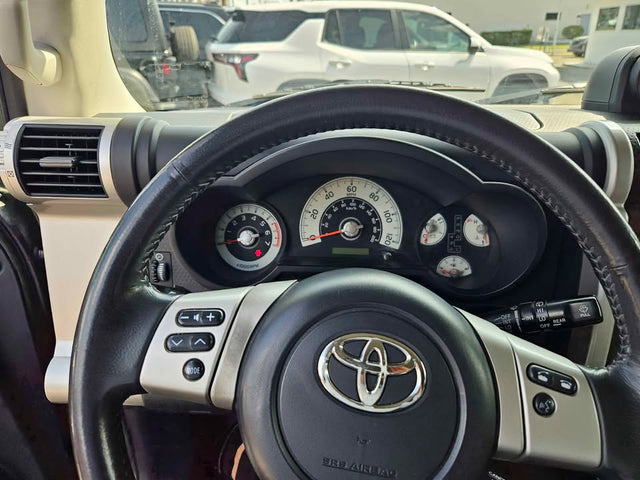2012 Toyota FJ Cruiser · Base — photo 2