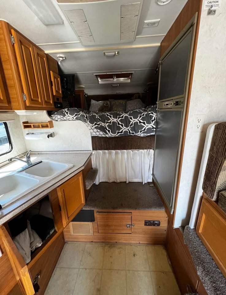 Lance Camper in Moreno Valley, CA (photo 6) — photo 6