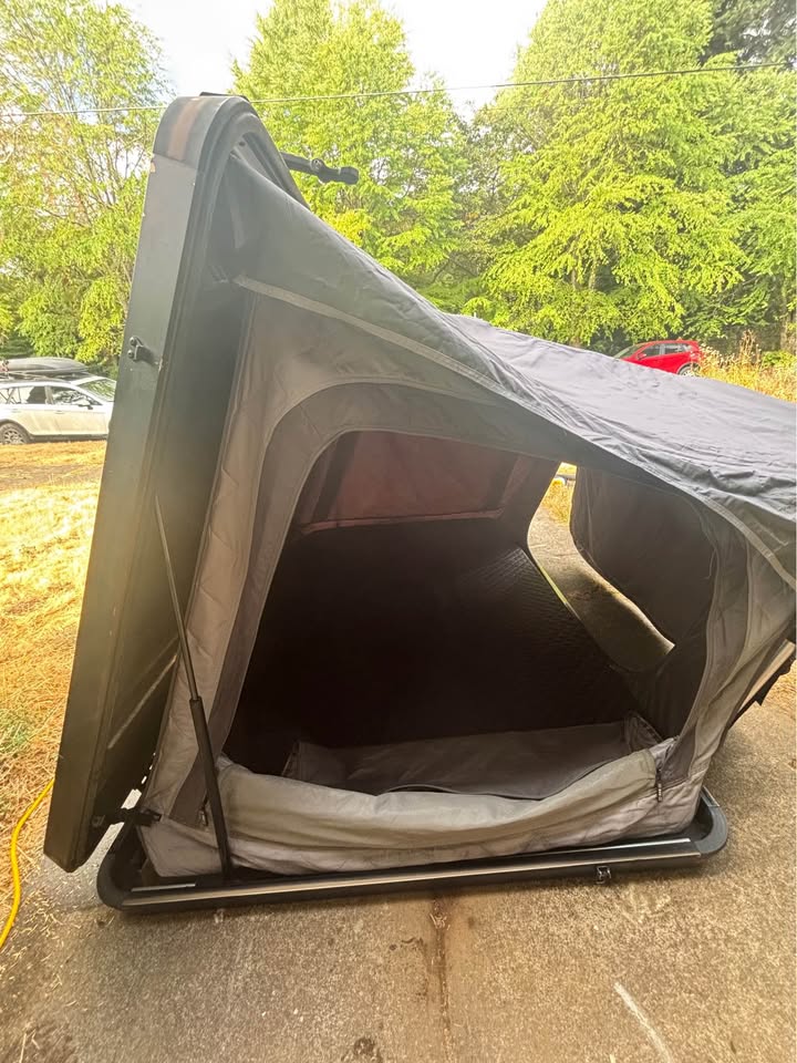 FreeSpirit Recreation Odyssey 55” Hard Shell Rooftop Tent + Rack in St Helens, OR (photo 4) — photo 4