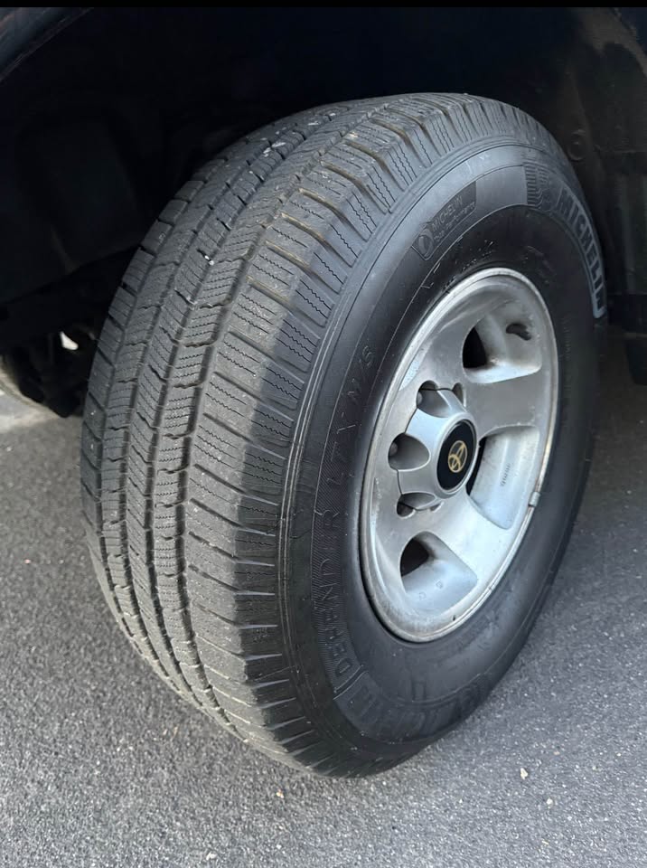 1993 Toyota Landcruiser · LOW MILES CLEAN / STOCK /7 PASSG in Stateline, NV (photo 9) — photo 9