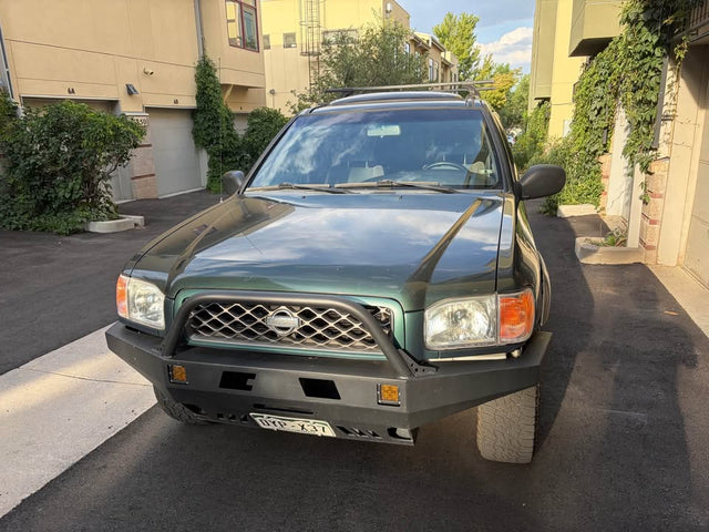 2001 Nissan Pathfinder SE Off-Road Sport Utility 4D — photo 2
