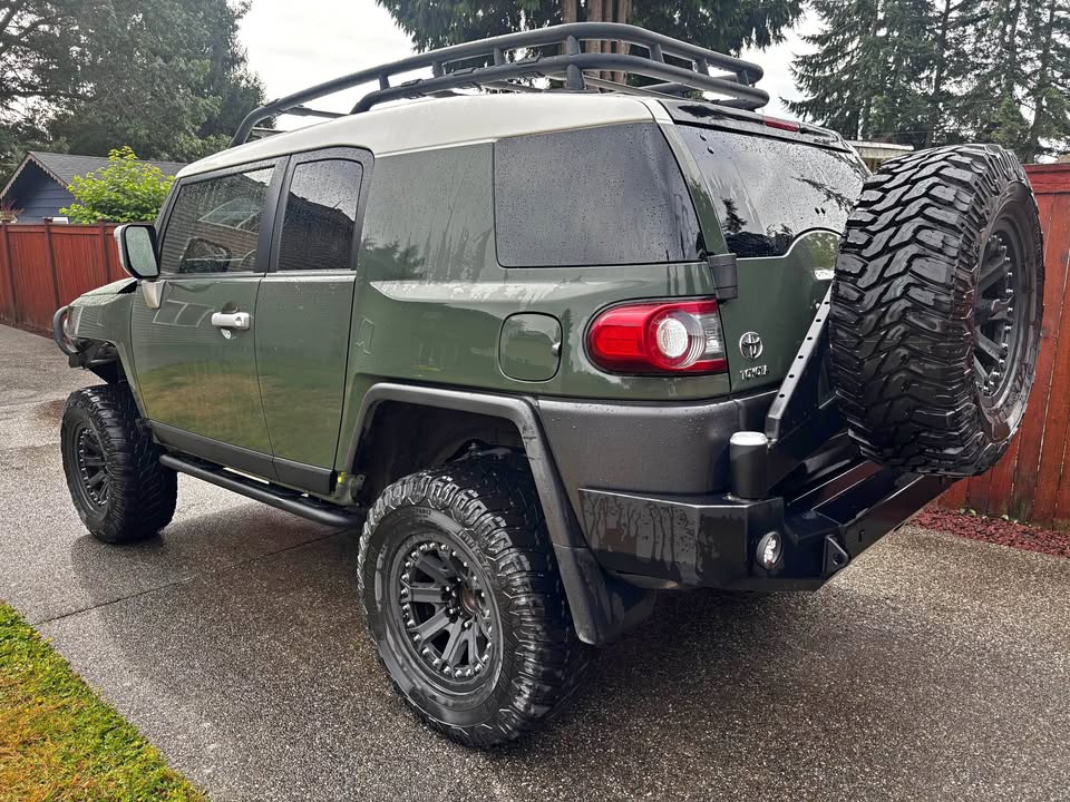 2014 Toyota FJ Cruiser · Sport Utility 2D (photo 1) — photo 1