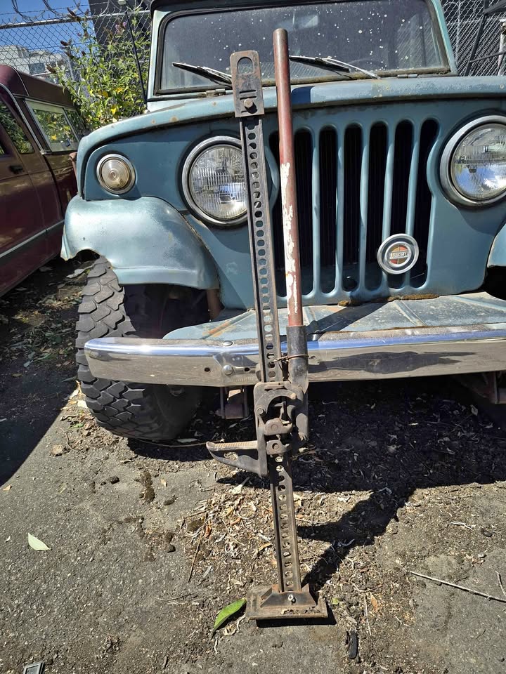 HI-LIFT model HL-484 off road jack in Seattle, WA (photo 1)