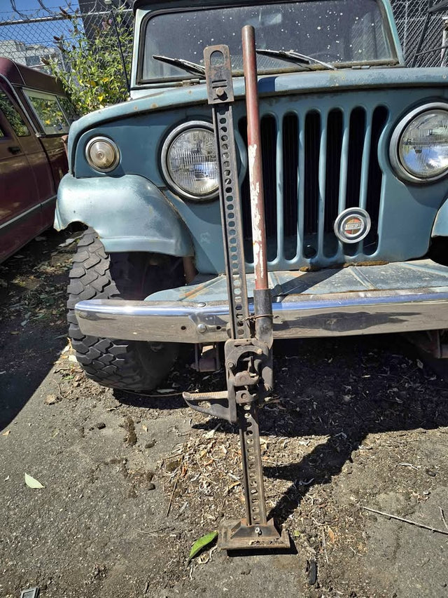 HI-LIFT model HL-484 off road jack in Seattle, WA (photo 1)