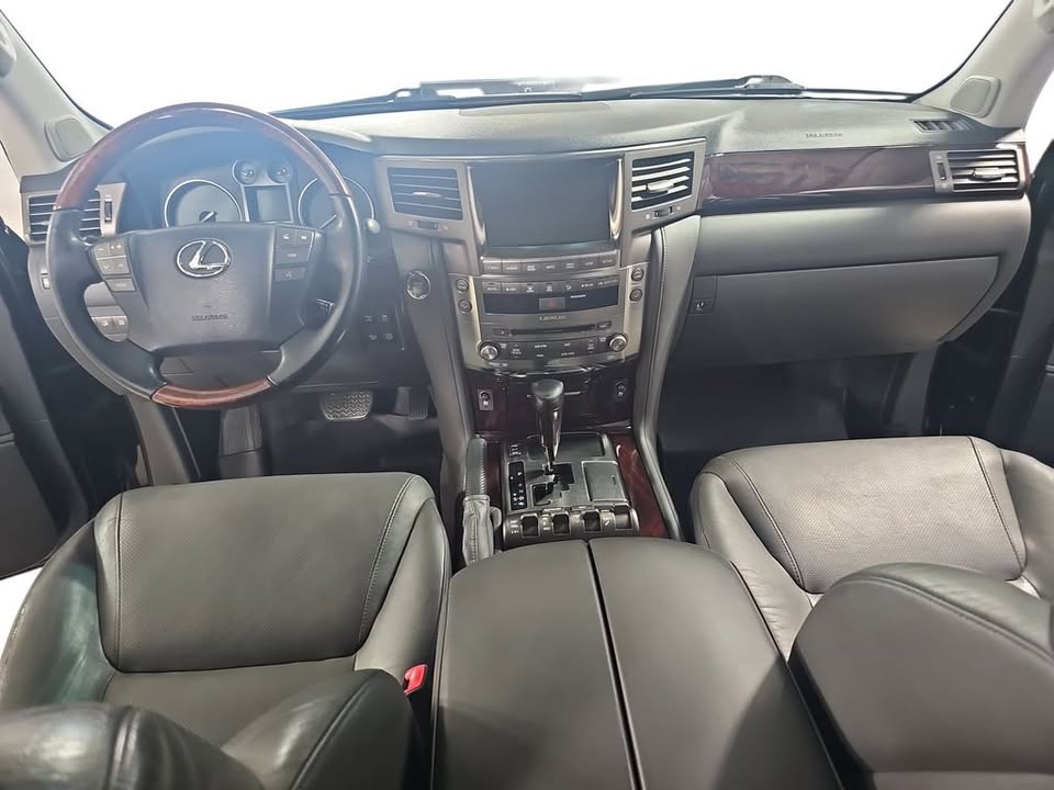 2010 Lexus LX 570 in Hudsonville, MI (photo 11) — photo 11