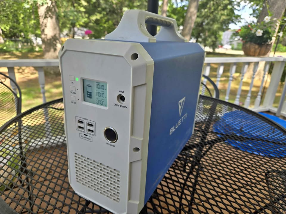 BLUETTI EB150 1kW 1500Wh 110V Power Generator USB-C PD w/ AC Adapter in Fruitport, MI (photo 1)
