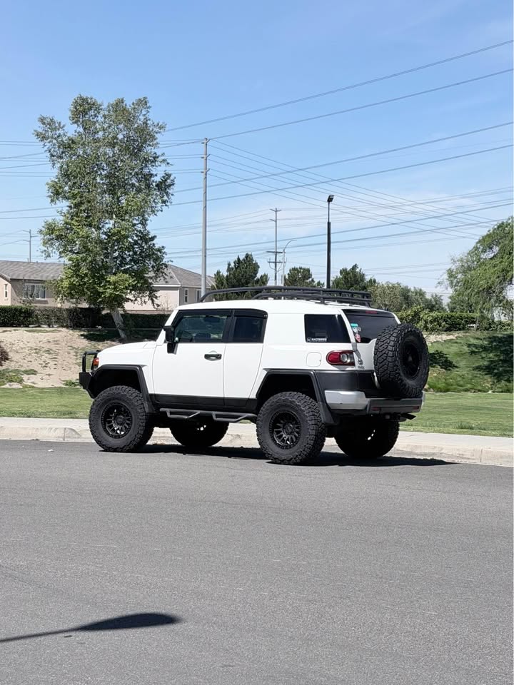 2012 Toyota FJ Cruiser · Sport Utility 2D in Corona, CA (photo 5) — photo 5