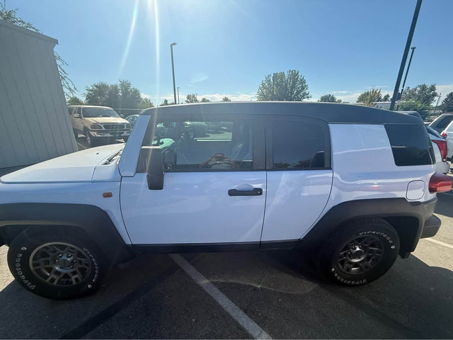 2010 Toyota FJ Cruiser · Sport Utility 2D — photo 3