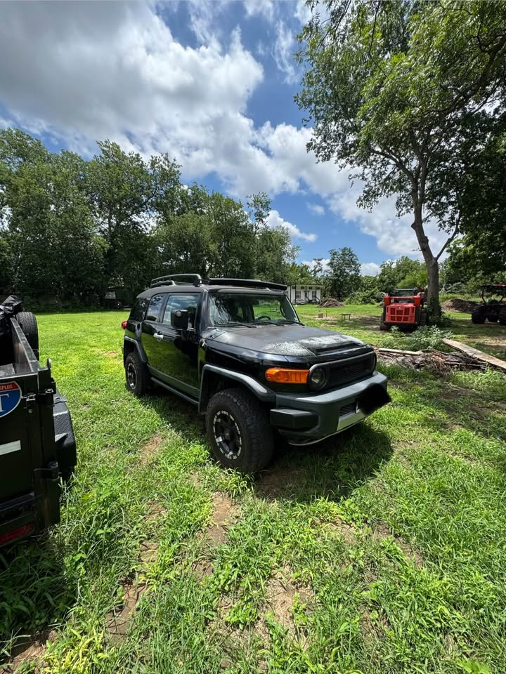 2007 Toyota FJ Cruiser · Sport Utility 2D in Austin, TX (photo 4) — photo 4