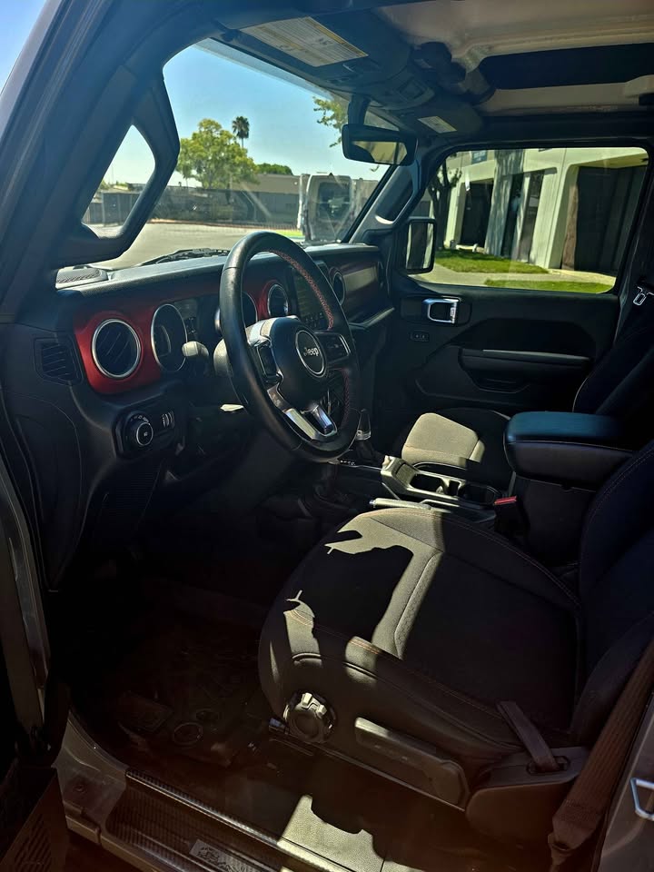 2023 Jeep Wrangler · Rubicon Sport Utility 4D (photo 5) — photo 5
