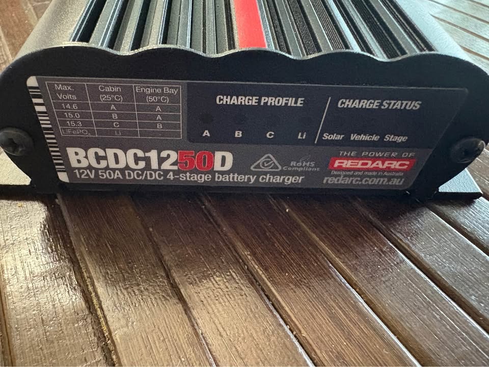 Chargeur REDARC DC-DC Alternateur et solaire pour Overland/Van BCDC1250D in Ste-Christine, QC (photo 3)
