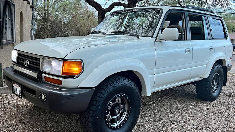 1995 Toyota Land Cruiser in Santa Monica, CA (photo 1)