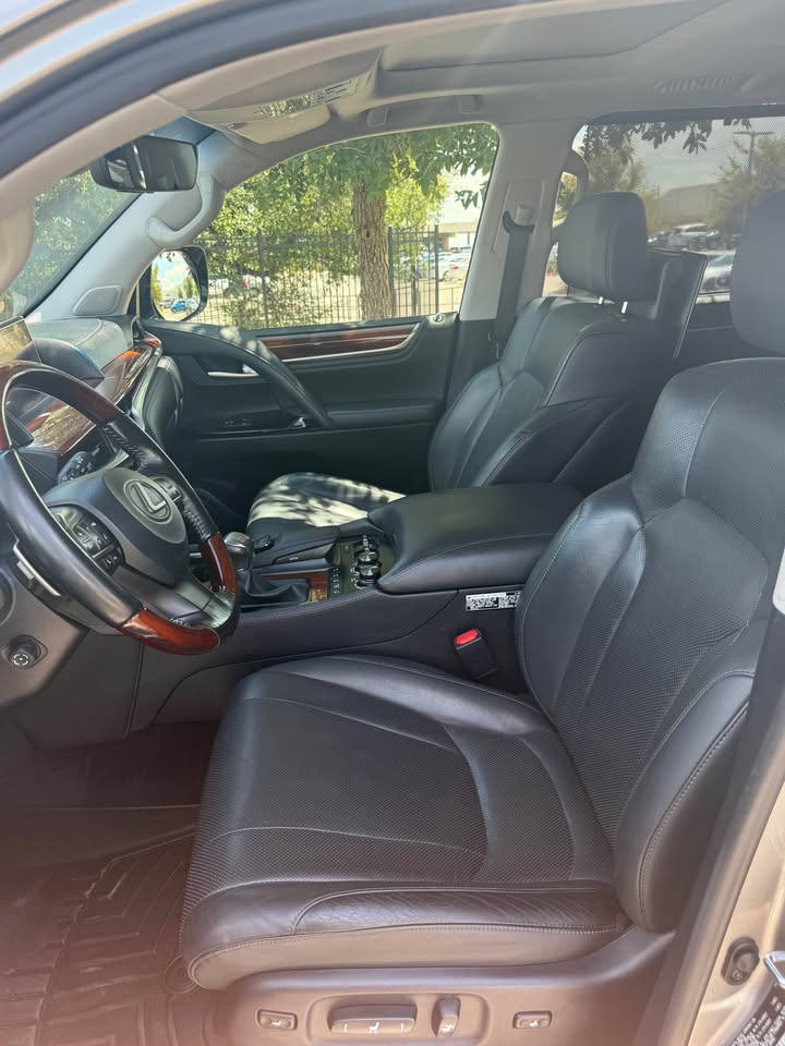2017 Lexus LX · LX 570 Sport Utility 4D in Dripping Springs, TX (photo 9) — photo 9