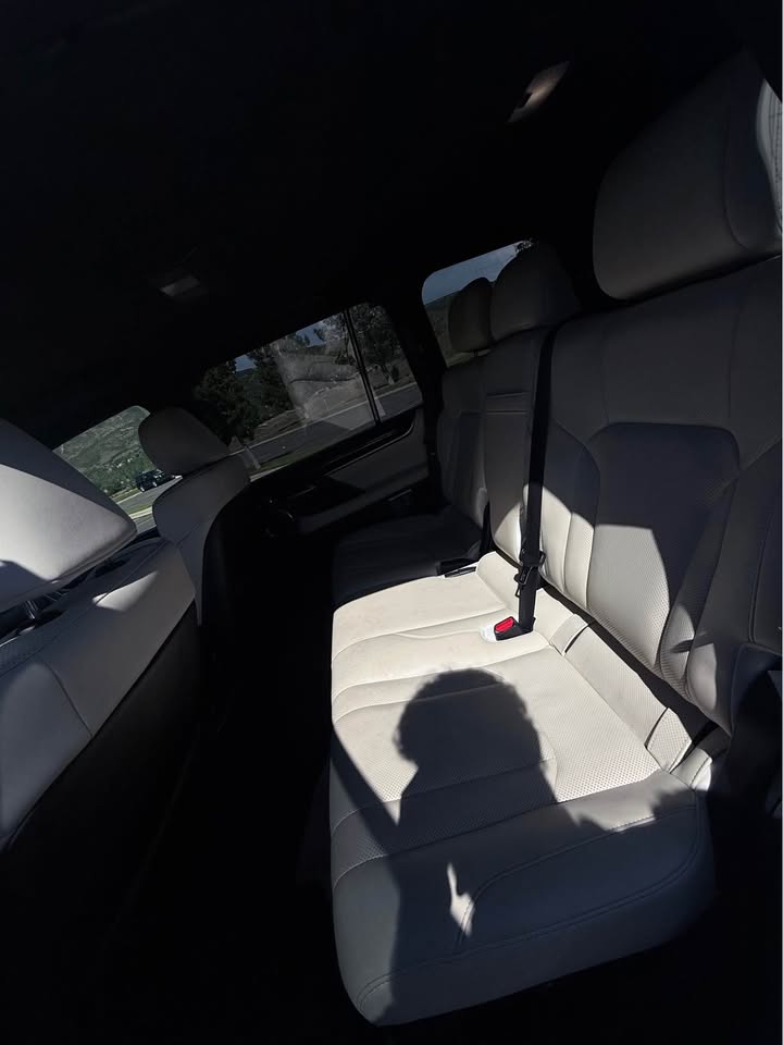 2020 Lexus LX · LX 570 Sport Utility 4D (photo 8) — photo 8