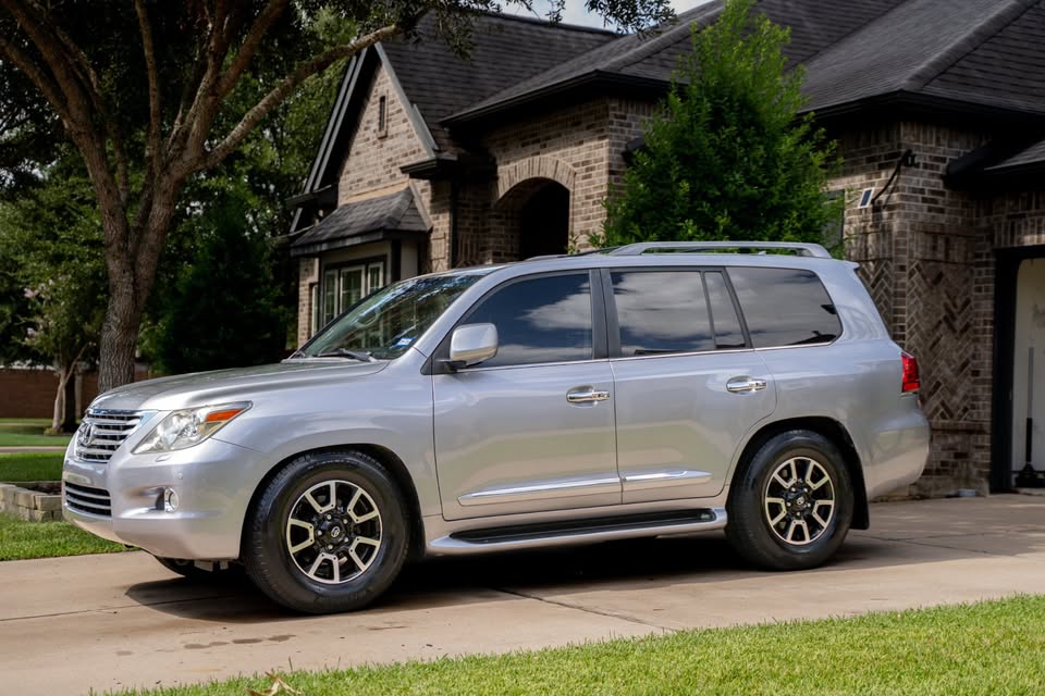 2010 Lexus LX in Fulshear, TX (photo 6) — photo 6