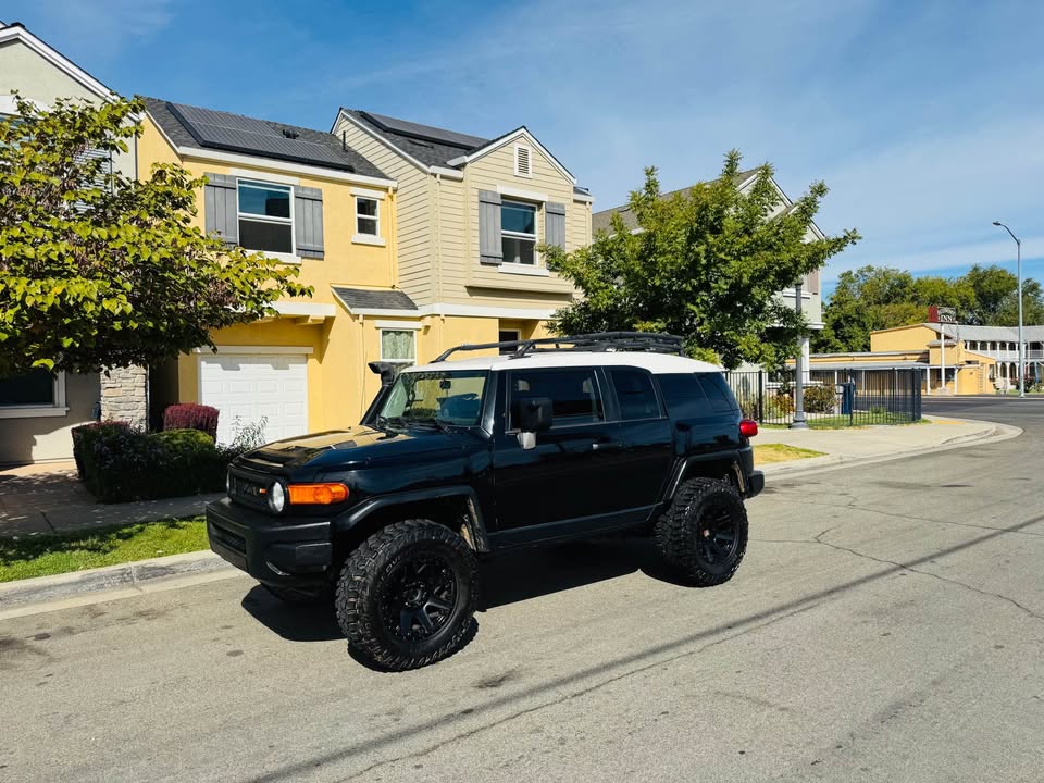 2008 Toyota FJ Cruiser · Sport Utility 2D in Sacramento, CA (photo 8) — photo 8