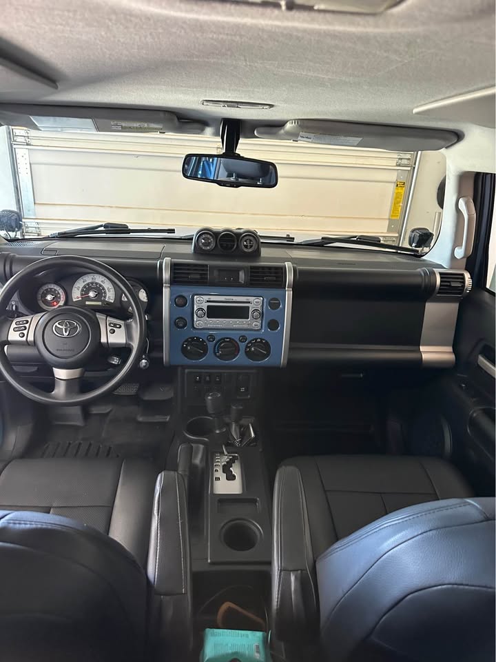 2011 Toyota FJ Cruiser (photo 10) — photo 10