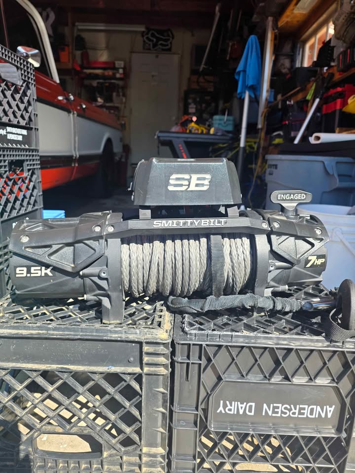 Smittybilt XRC Gen3 9500lbs Winch Competition style with Synthetic Rope and Hawse Fairlead in Portland, OR (photo 3) — photo 3