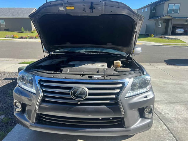 2014 Lexus LX · LX 570 Sport Utility 4D — photo 2