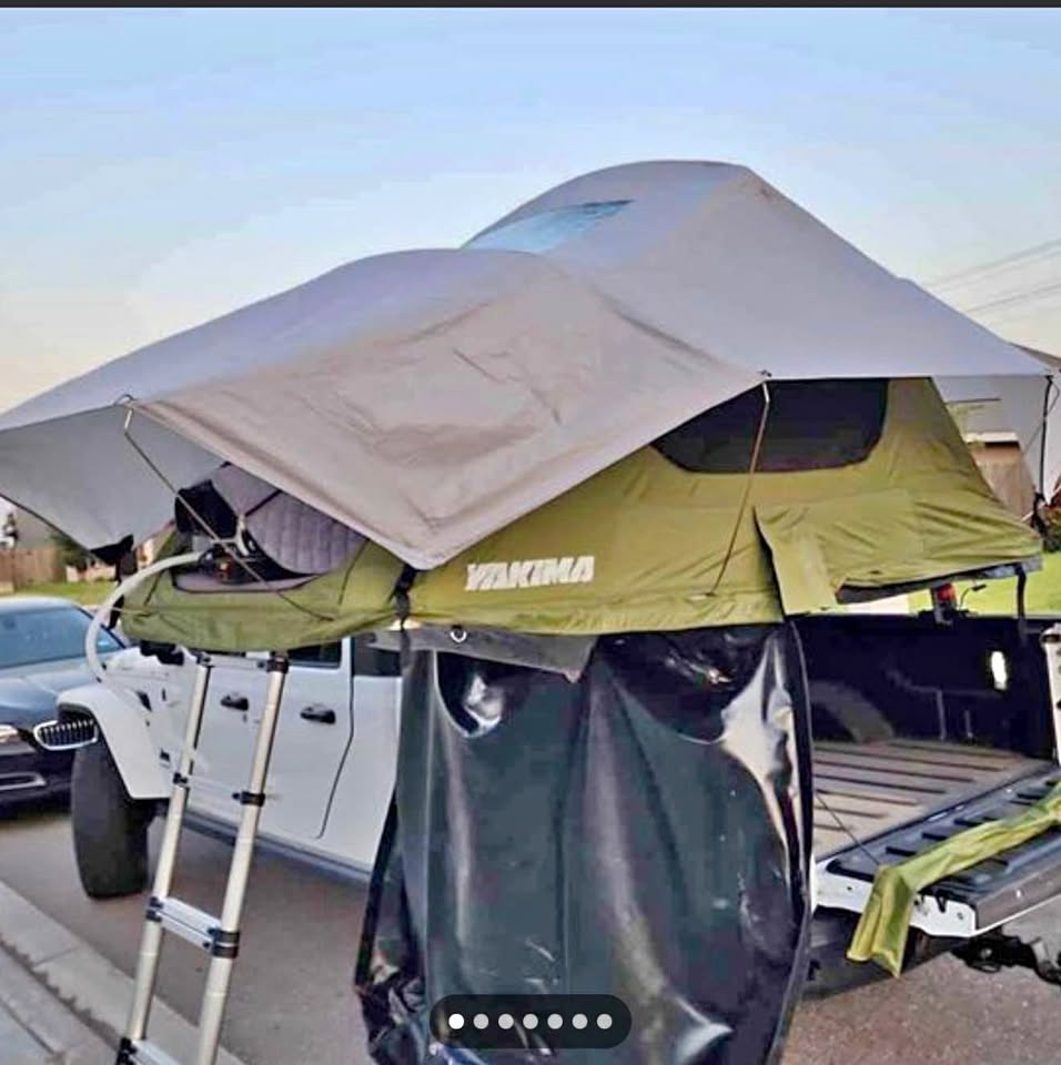 Yakima skyrise Rooftop Tent (plus accessories) in Brownsville, TX (photo 1) — photo 1