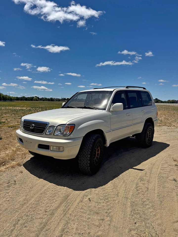 Lexus lx 470 in West Sacramento, CA (photo 1)