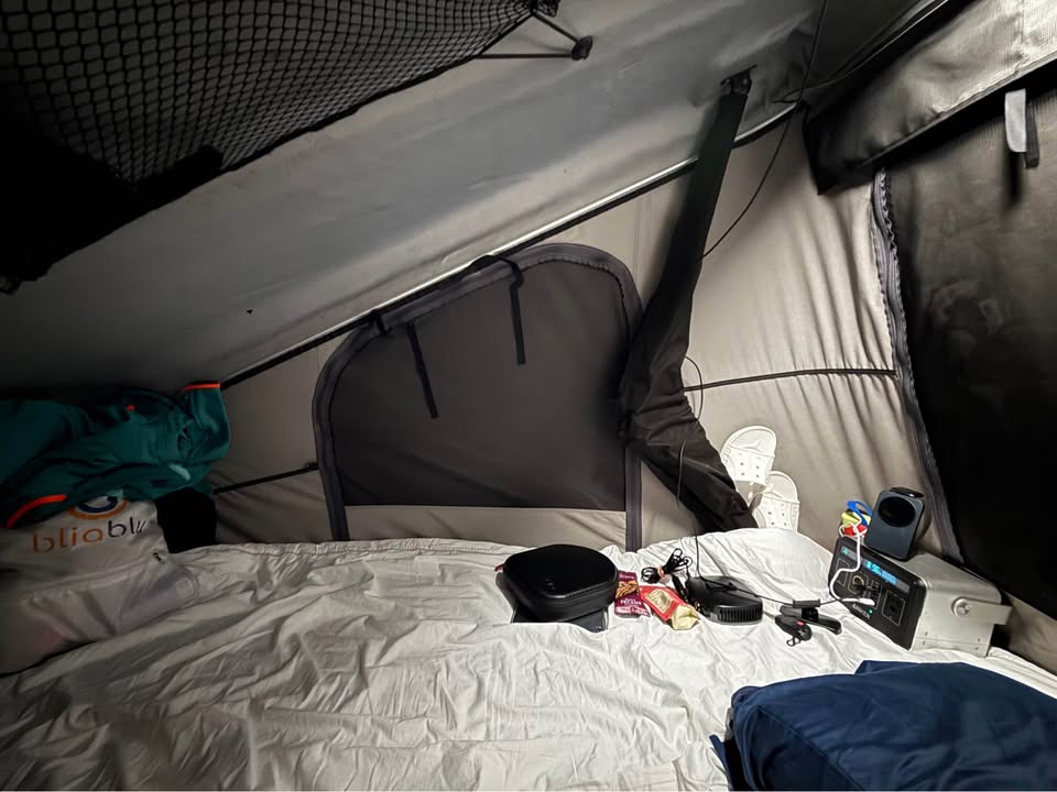 James Baroud Space Evo Hard shell Roof Top Tent Size M in Beaverton, OR (photo 9) — photo 9