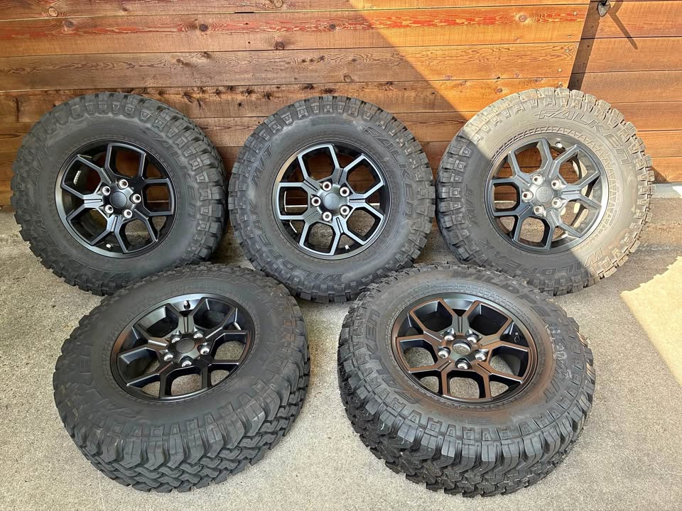 Jeep Wrangler Wheels and Falken Wildpeak M/T Tires 285/70r17 - Set of 5 in Austin, TX (photo 1)