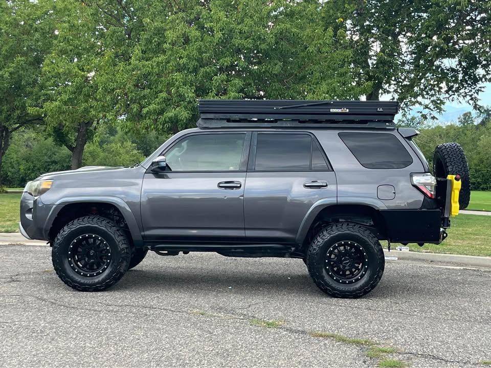 2016 Toyota 4Runner · TRD Off-Road Premium Sport Utility 4D in Denver, CO (photo 8) — photo 8