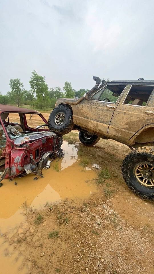 93 Jeep Cherokee in Springtown, TX (photo 1)