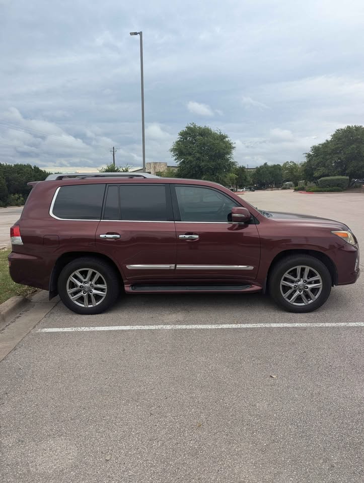 2013 Lexus LX 570 in Austin, TX (photo 2) — photo 2