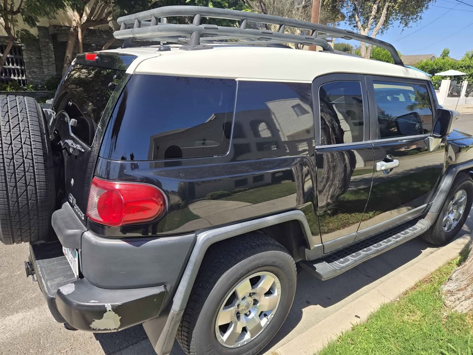 2007 Toyota FJ Cruiser in Hawthorne, CA (photo 4) — photo 4
