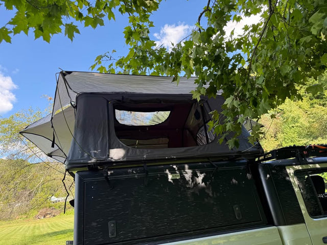 Smittybilt XL soft shell roof top tent — photo 3