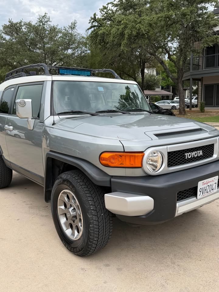 2012 Toyota FJ Cruiser · Sport Utility 2D in Austin, TX (photo 6) — photo 6
