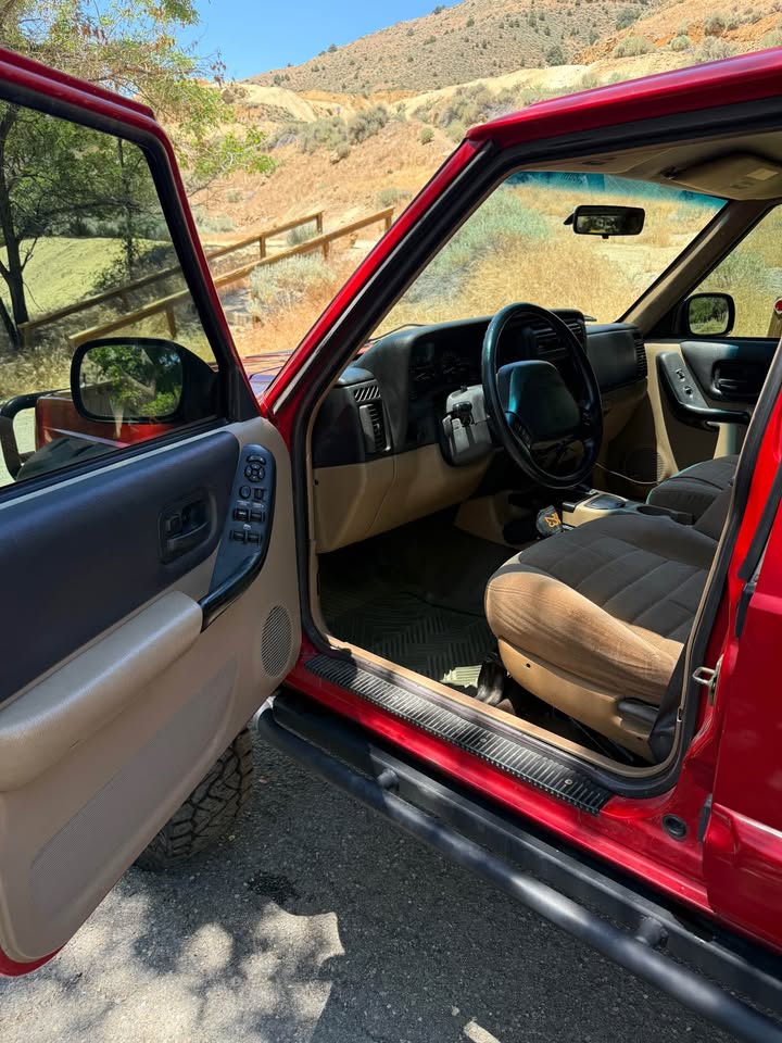 1999 Jeep Cherokee · Classic Sport Utility 4D in Virginia City, NV (photo 11) — photo 11