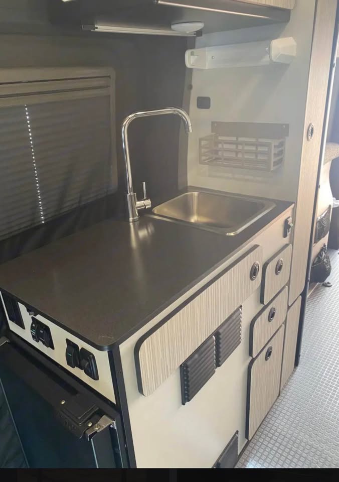 2021 Winnebago revel in Austin, TX (photo 10) — photo 10