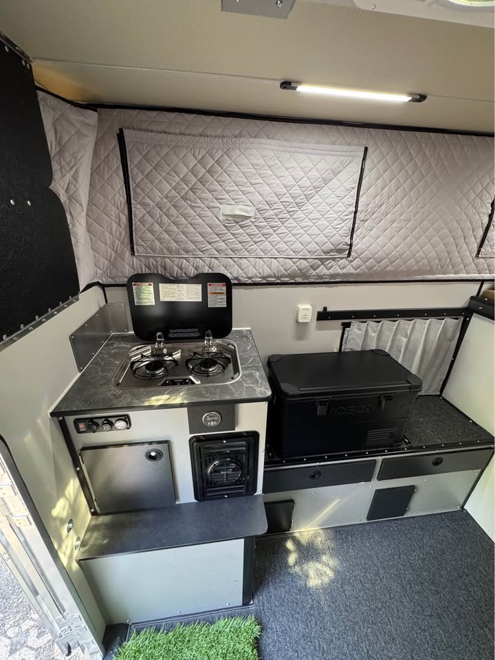 2025 Ford F-150 · Lariat & Four Wheel Camper (photo 10) — photo 10