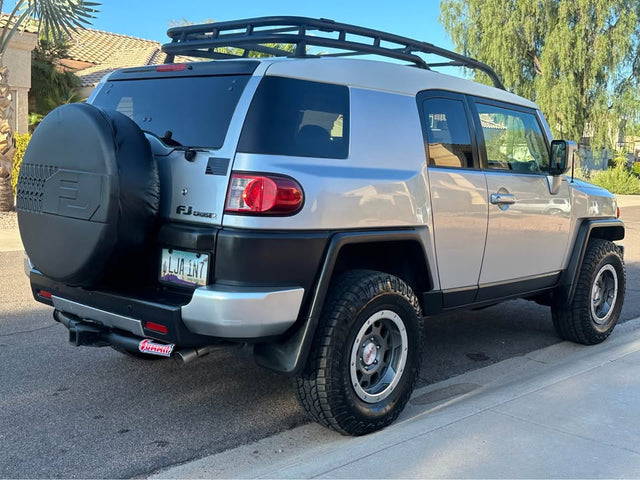 2007 Toyota FJ Cruiser · Sport Utility 2D — photo 2