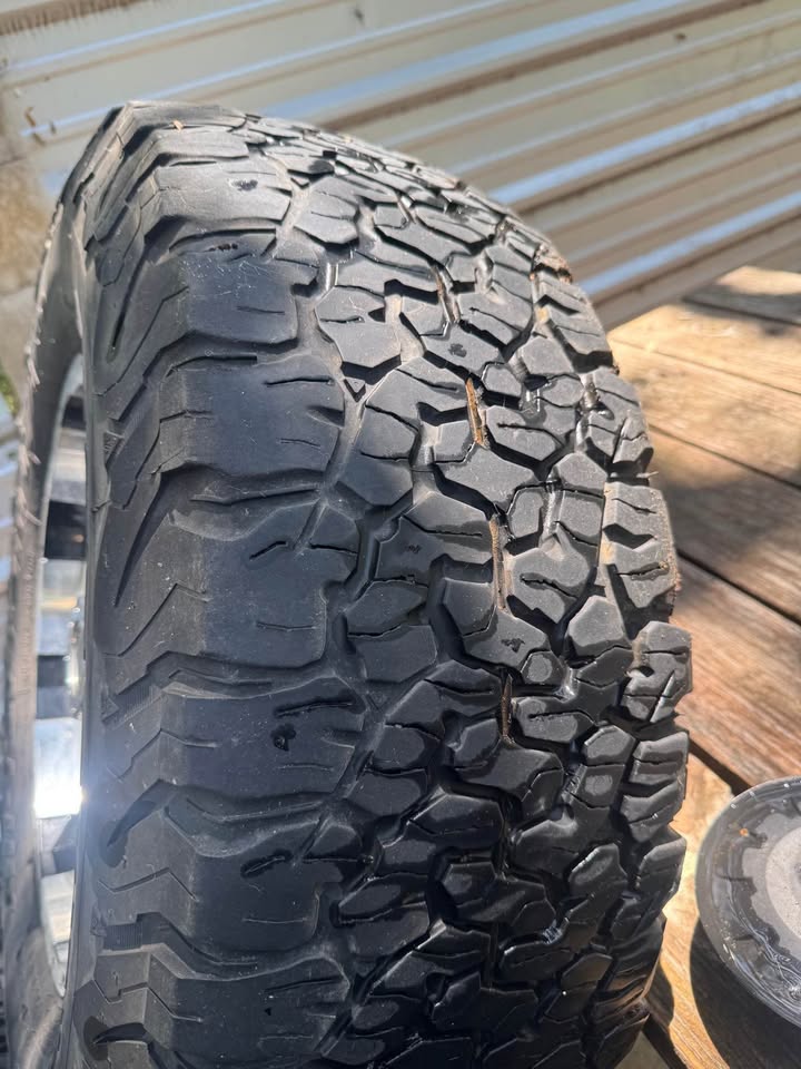 285/70/17 BFGoodrich KO2 tires and wheels in San Antonio, TX (photo 9) — photo 9