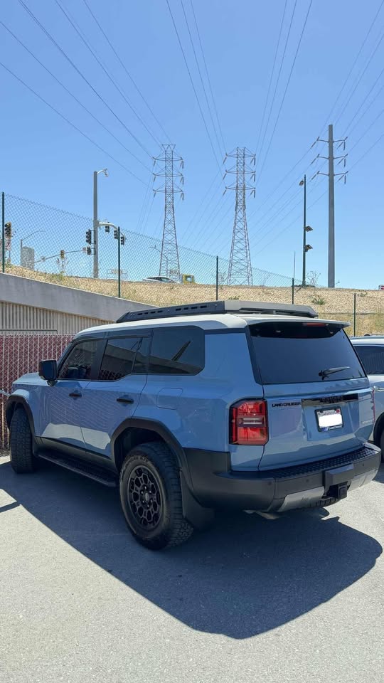 2025 Toyota land cruiser premium — photo 2