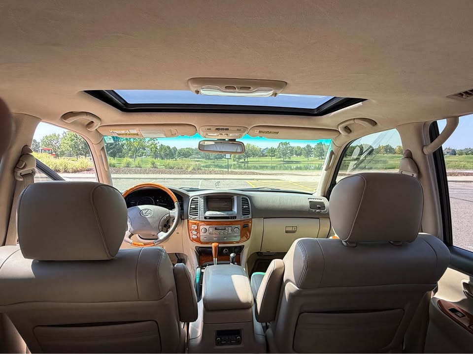 2005 Lexus LX · LX 470 Sport Utility 4D (photo 8) — photo 8
