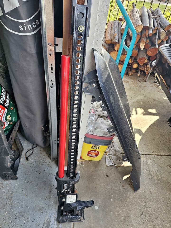 Hi-lift jack (off road ) in Escondido, CA (photo 1) — photo 1